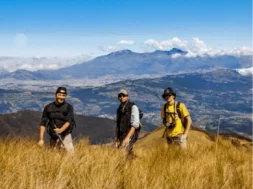trail-with-fantastic-view-of-Quito